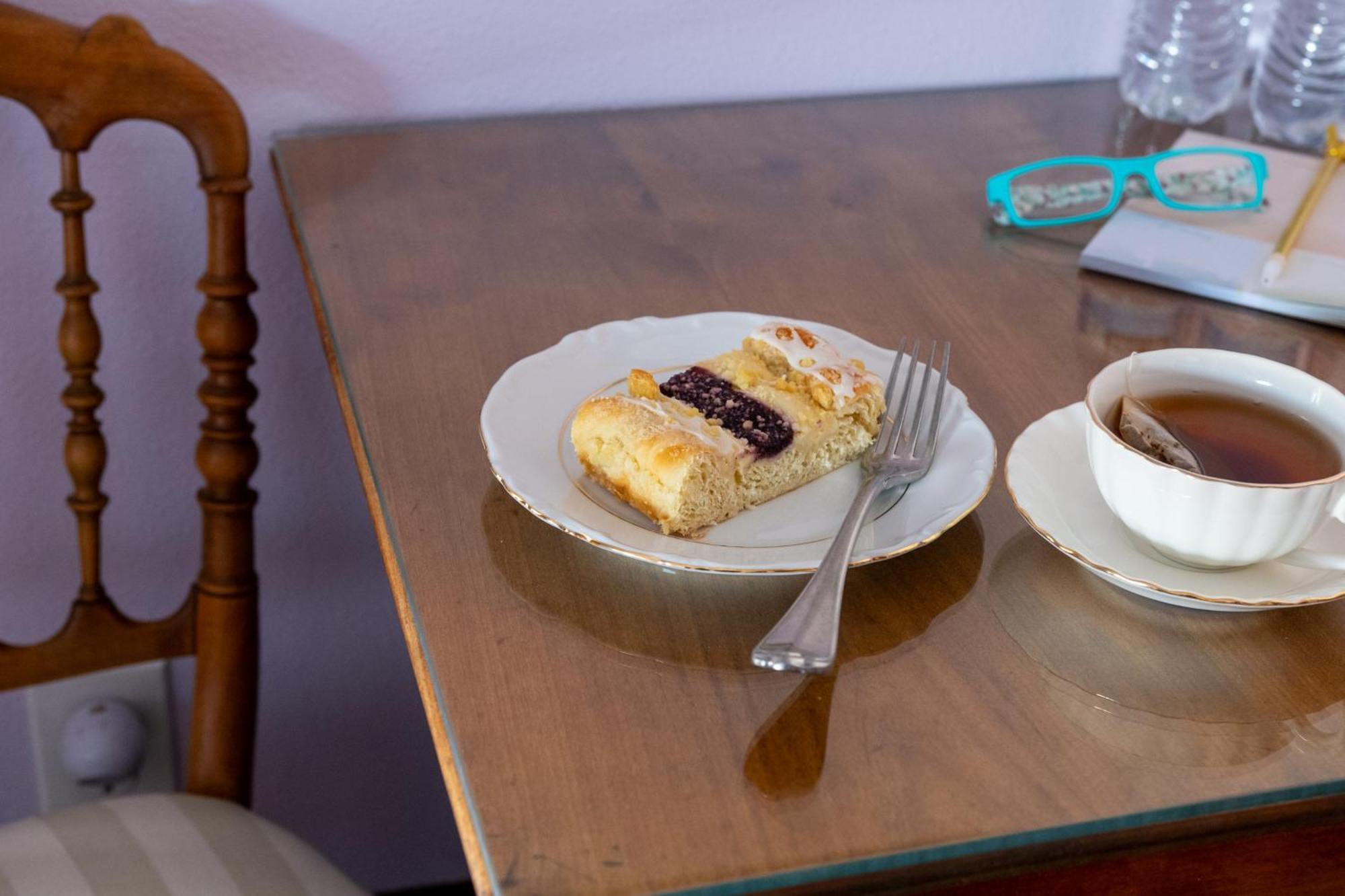 The Pearl Couette-café *